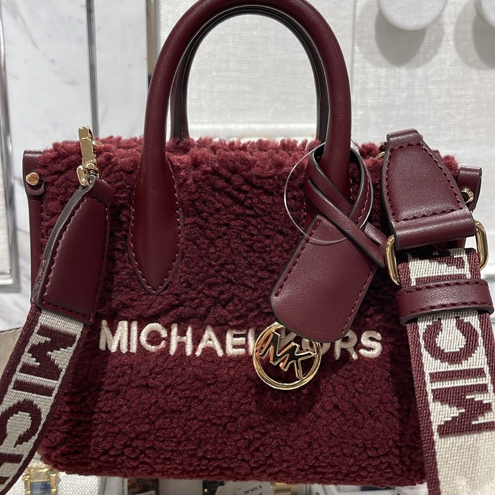 Michael Kors Mirella Extra-Small Sherpa XS SHOPPER XBODY
SHEARLING Crossbody Bag
